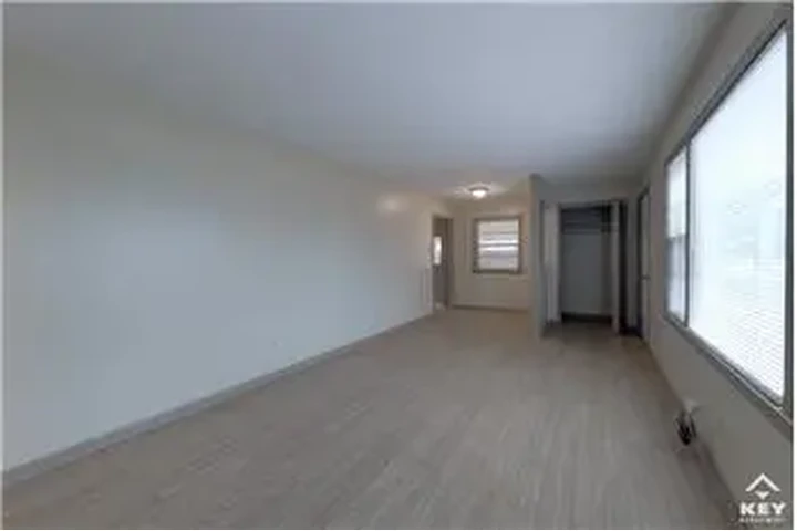 $1300 : Rental property with 3 bedro image 3