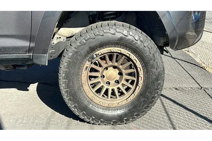 $29984 : Toyota 4Runner 2016 4x4 SR5 image 2