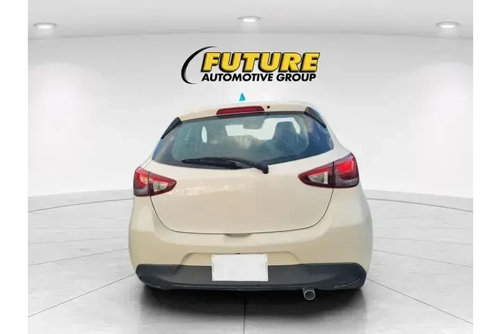 $13969 : Toyota Yaris Hatchback 2020 image 4