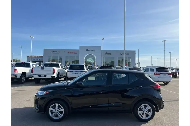 $17055 : Nissan Kicks 2024 S 4dr Cros image 5