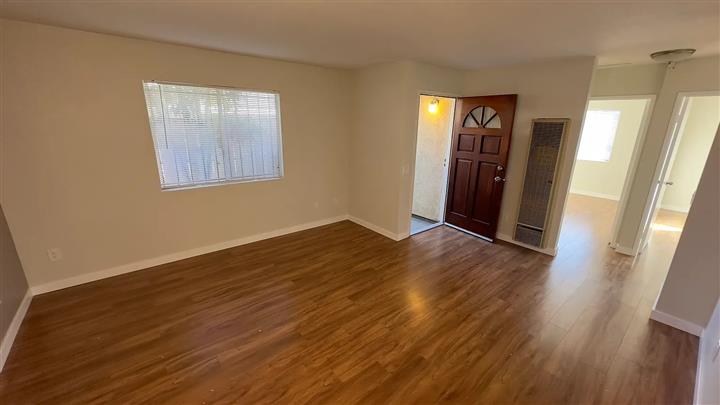 $700 : Beautiful Home...San Diego, CA image 2