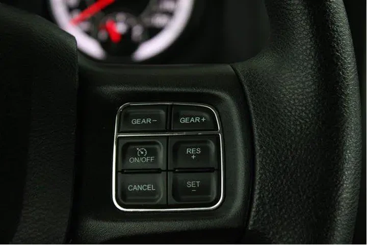 $28940 : Ram 1500 Classic 2023 4x2 Tr image 9