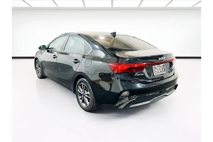 $13500 : Kia Forte 2022 LXS 4dr Sedan image 7