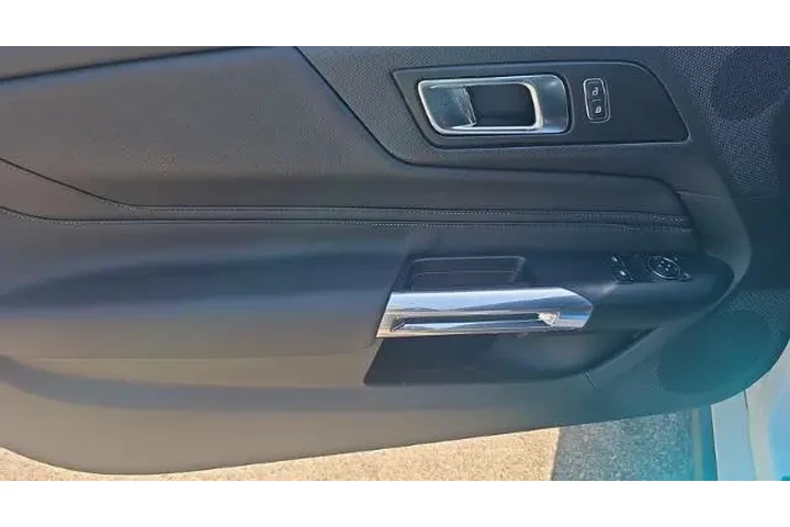 $34950 : Ford Mustang 2025 EcoBoost P image 9