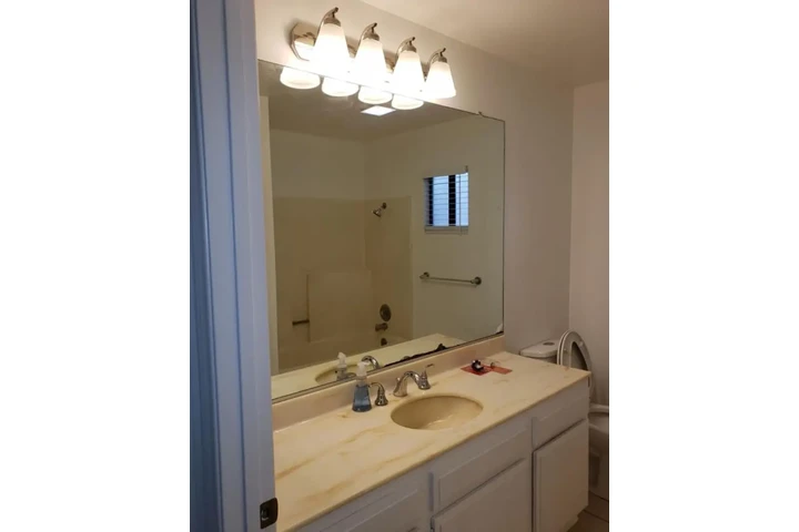 $2390 : Beautiful 2bed in LA image 7