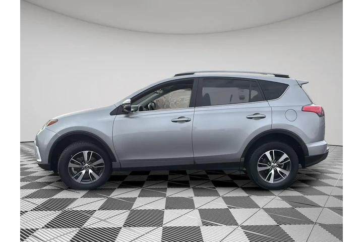 $25000 : Silver Certified2018 RAV4 XLE image 4