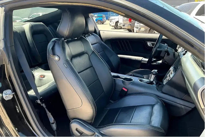 $26989 : Ford Mustang 2022 EcoBoost 2 image 9