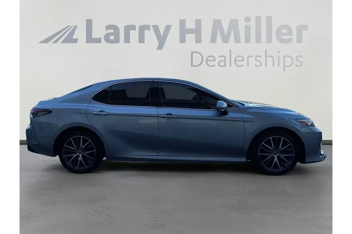 Toyota Camry 2024 XLE 4dr Se image 6