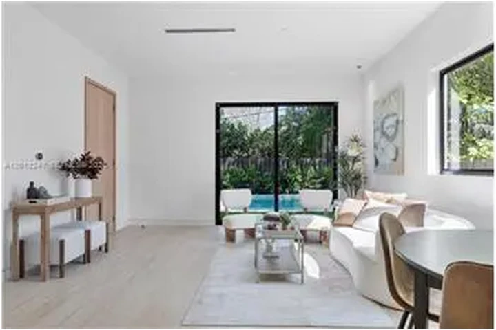 $8500 : Rental property with 4 bedro image 9