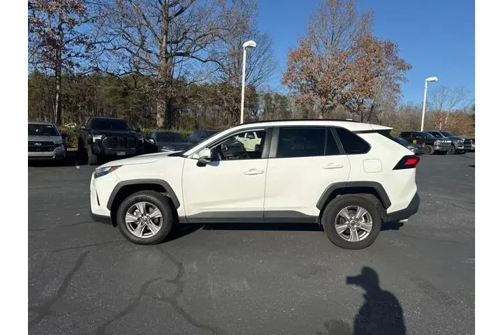 $26402 : Toyota RAV4 2024 XLE 4dr SUV image 6