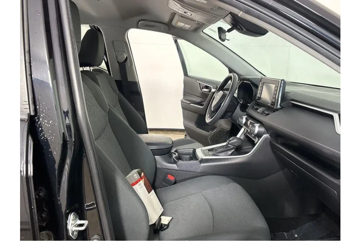 $23597 : Silver Certified2020 RAV4 XLE image 5