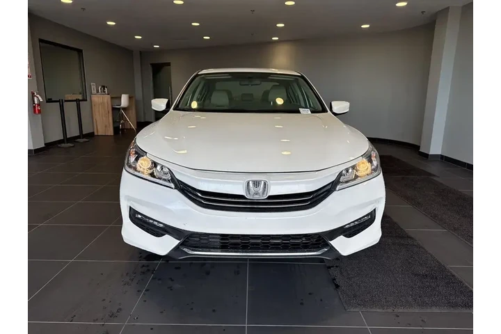 $16749 : Honda Accord 2017 LX 4dr Sed image 2