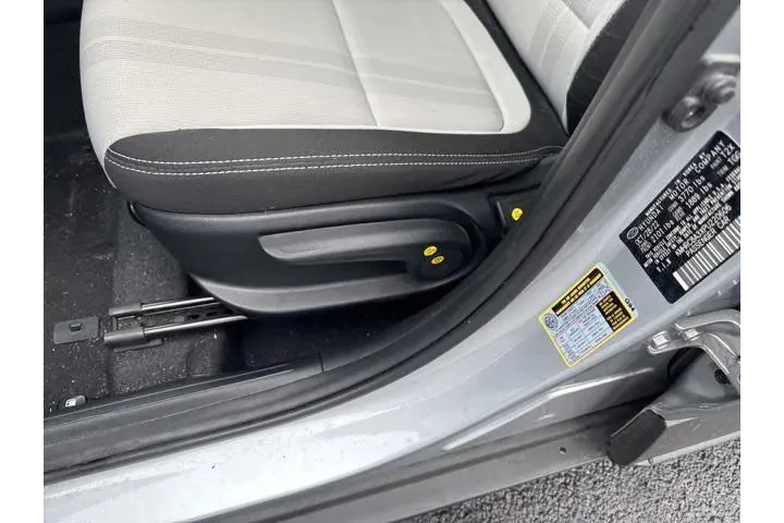 $18900 : Hyundai VENUE 2023 SEL 4dr C image 5