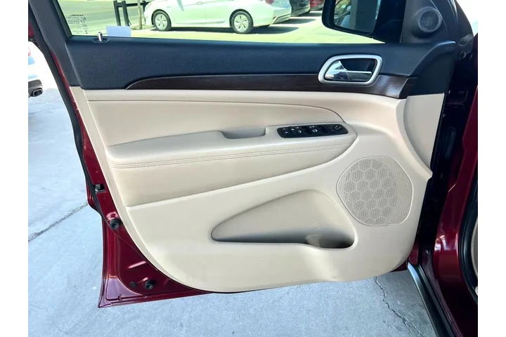 2016 Grand Cherokee Laredo 2WD image 10
