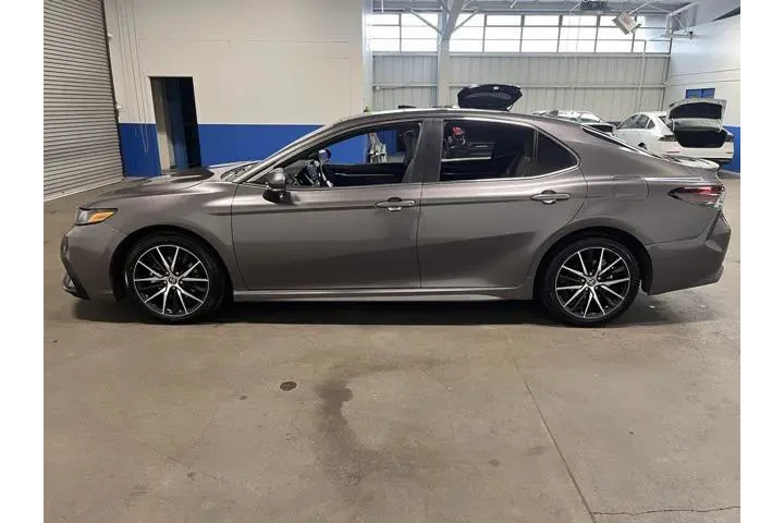 $24588 : Toyota Camry Hybrid 2024 SE image 6