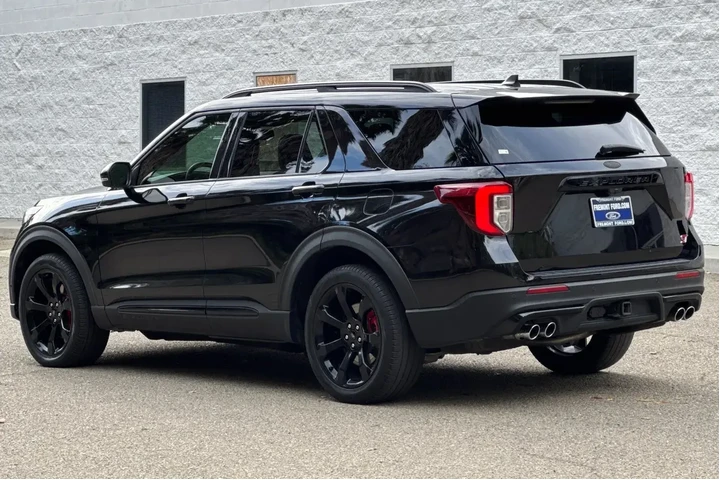 Ford Explorer 2022 AWD ST 4d image 5