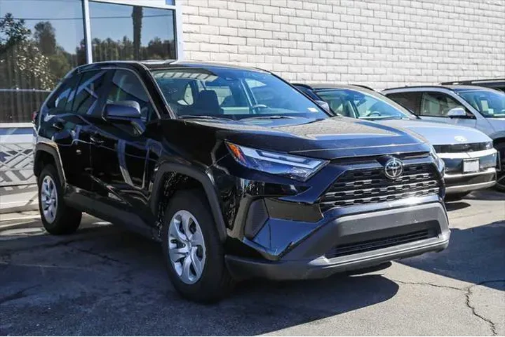 $27495 : Toyota RAV4 2025 AWD LE 4dr image 1