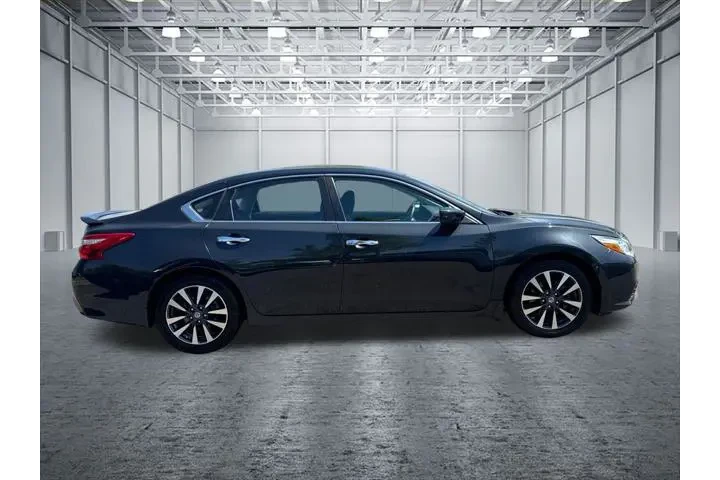 $10097 : Nissan Altima 2017 2.5 SV 4d image 8