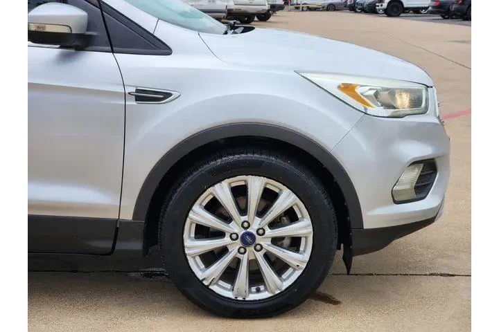$13995 : Ford Escape 2017 Titanium 4d image 8