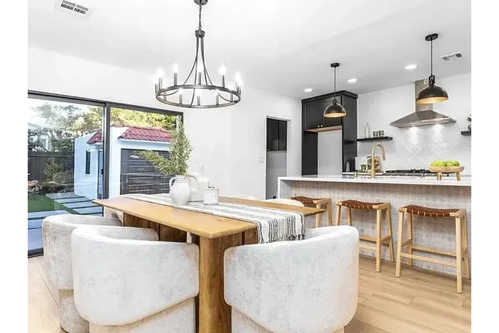 $2000 : FOR RENT: STUNNINGLY HOME image 4