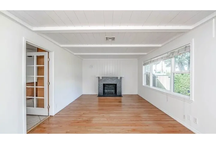 $2430 : Beautiful House in  West Adams image 2