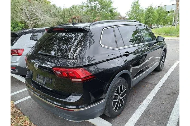 $17995 : Volkswagen Tiguan 2021 SE 4d image 4