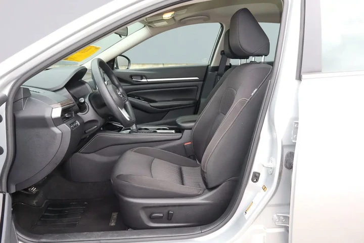 $18888 : 2023 Altima 2.5 SV image 7