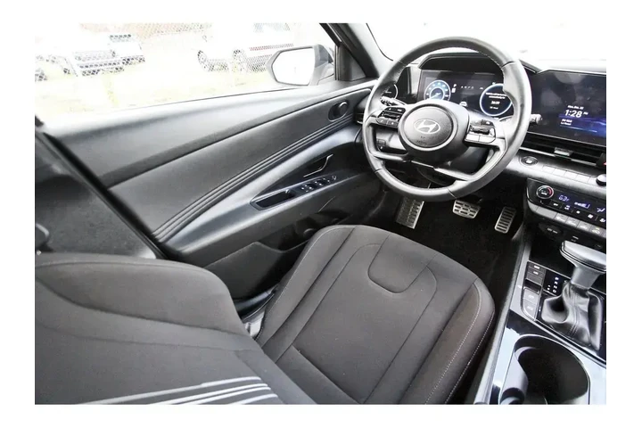 $23488 : Hyundai ELANTRA Hybrid 2025 image 9