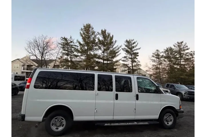 $13550 : 2014 Express LT 3500 image 9