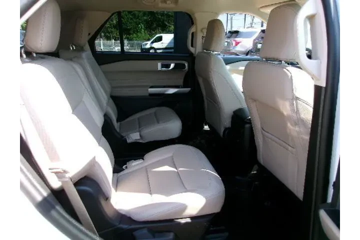 $34406 : Ford Explorer 2023 AWD XLT 4 image 4