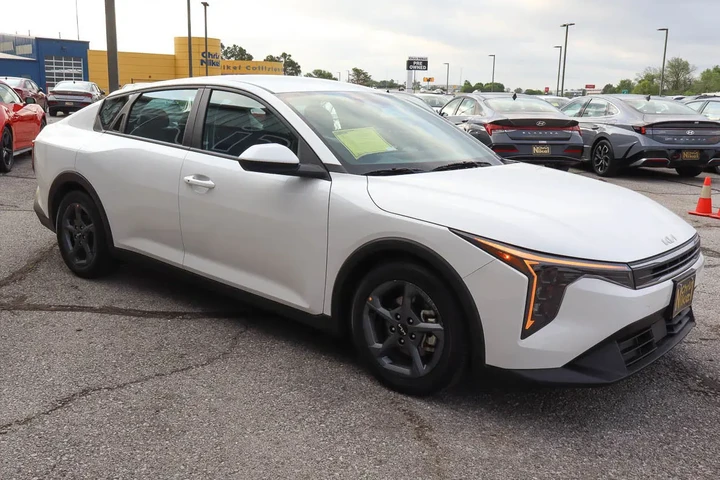 $20788 : 2025 K4 LXS FWD image 3