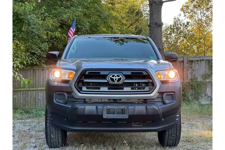 $17990 : 2017 Tacoma image 3