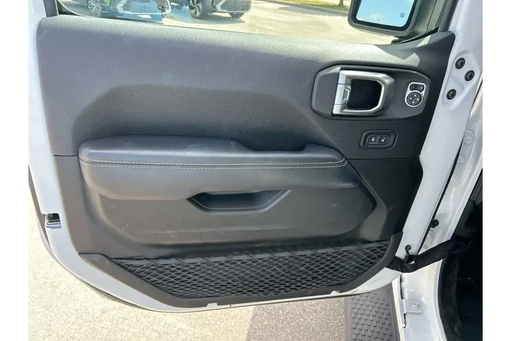 $27697 : Jeep Wrangler Unlimited 2022 image 10