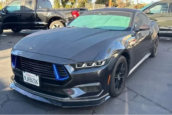 $27418 : Ford Mustang 2024 EcoBoost 2 image 2