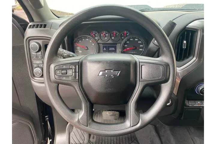 Chevrolet Silverado 1500 202 image 9