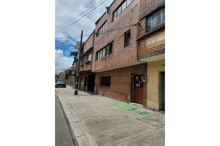 $570000000 : Venta Casa  241 mts b. iNGLES image 1
