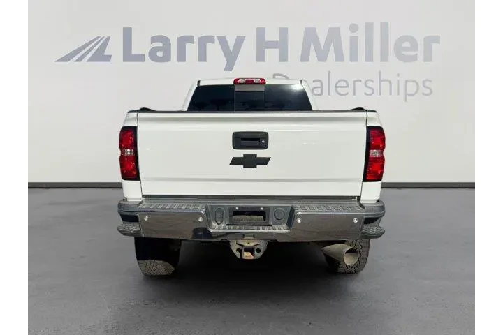 Chevrolet Silverado 2500HD 2 image 4