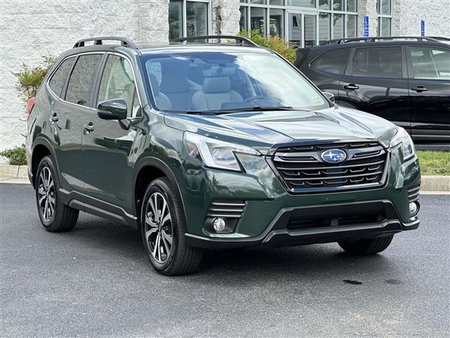 $31811 : PRE-OWNED 2023 SUBARU FORESTE image 1