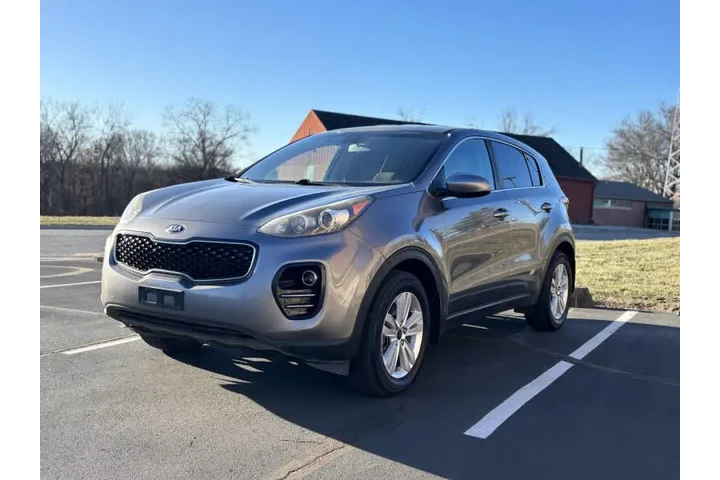 $7999 : 2017 Sportage LX image 4