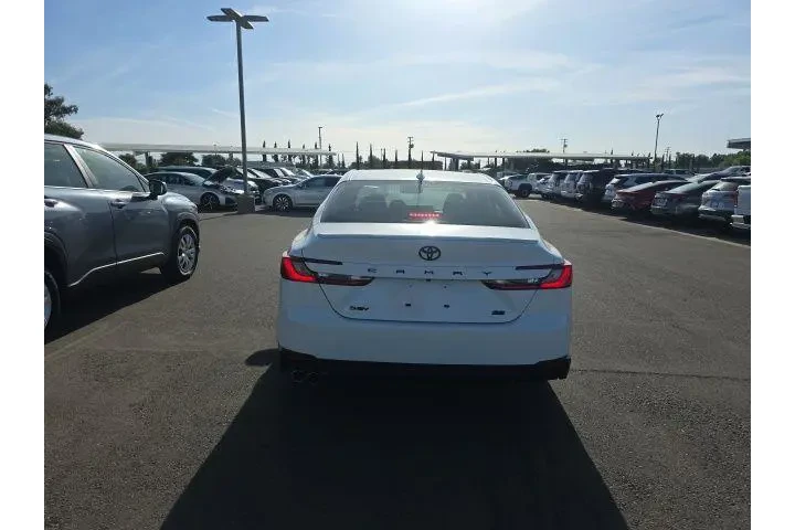 $37900 : Toyota Camry 2026 SE 4dr Sed image 5