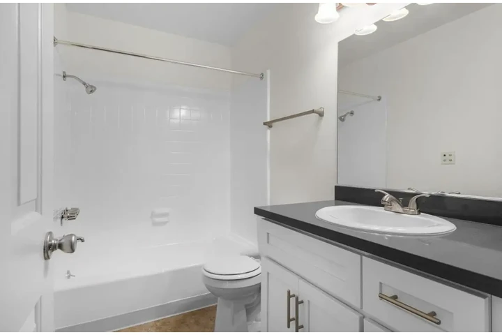 $1950 : 2 Bedroom Apt in Los Angeles image 10