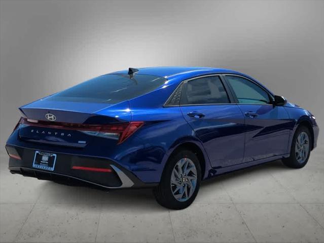 $26385 : New 2024 Hyundai ELANTRA HYBR image 5