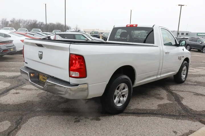 $26988 : 2020 1500 Classic SLT 4x4 Reg image 4