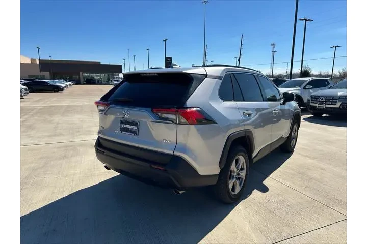 $27897 : Toyota RAV4 2023 XLE 4dr SUV image 5