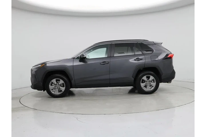 $29998 : Toyota RAV4 2024 AWD XLE 4dr image 3