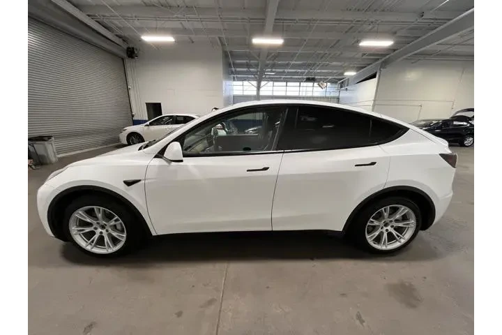 $25442 : Tesla Model Y 2021 AWD Long image 6