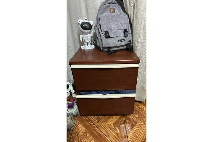 $150 : VENDO DOS VELADORES image 2