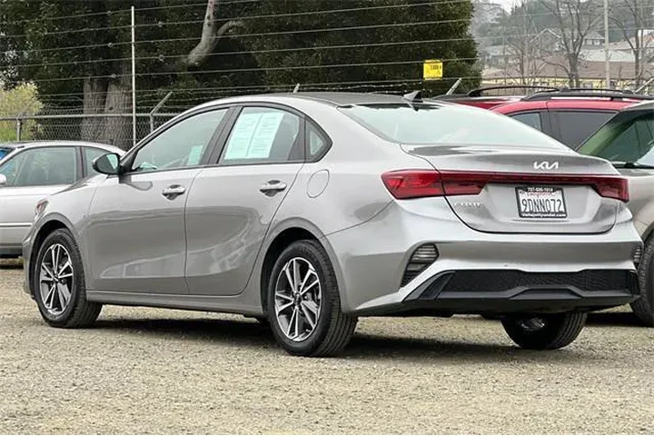 $16390 : Kia Forte 2023 LXS 4dr Sedan image 9