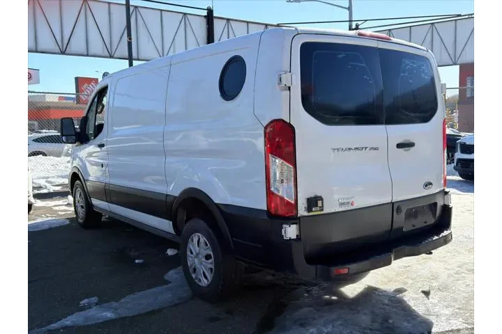 $18395 : Ford Transit 2021 250 3dr SW image 4