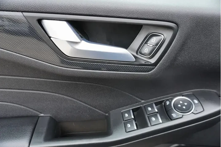 $19988 : Ford Escape Hybrid 2024 ST-L image 9